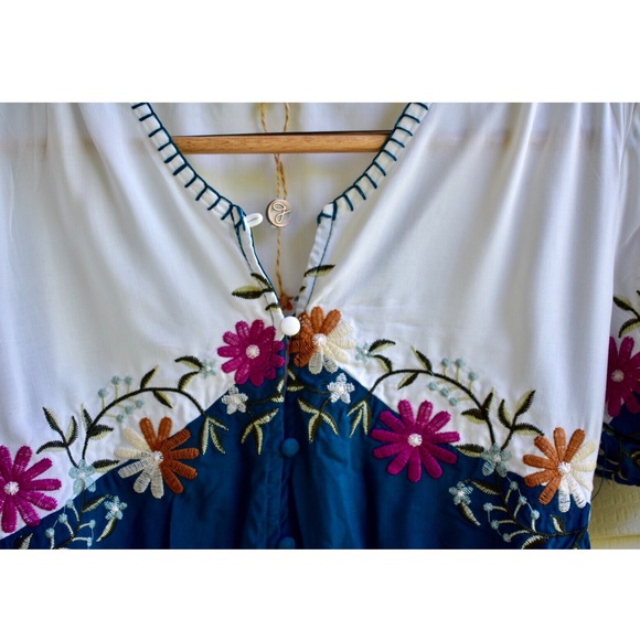 Gimmicks- Floral Embroidered Top - Picture 3 of 7